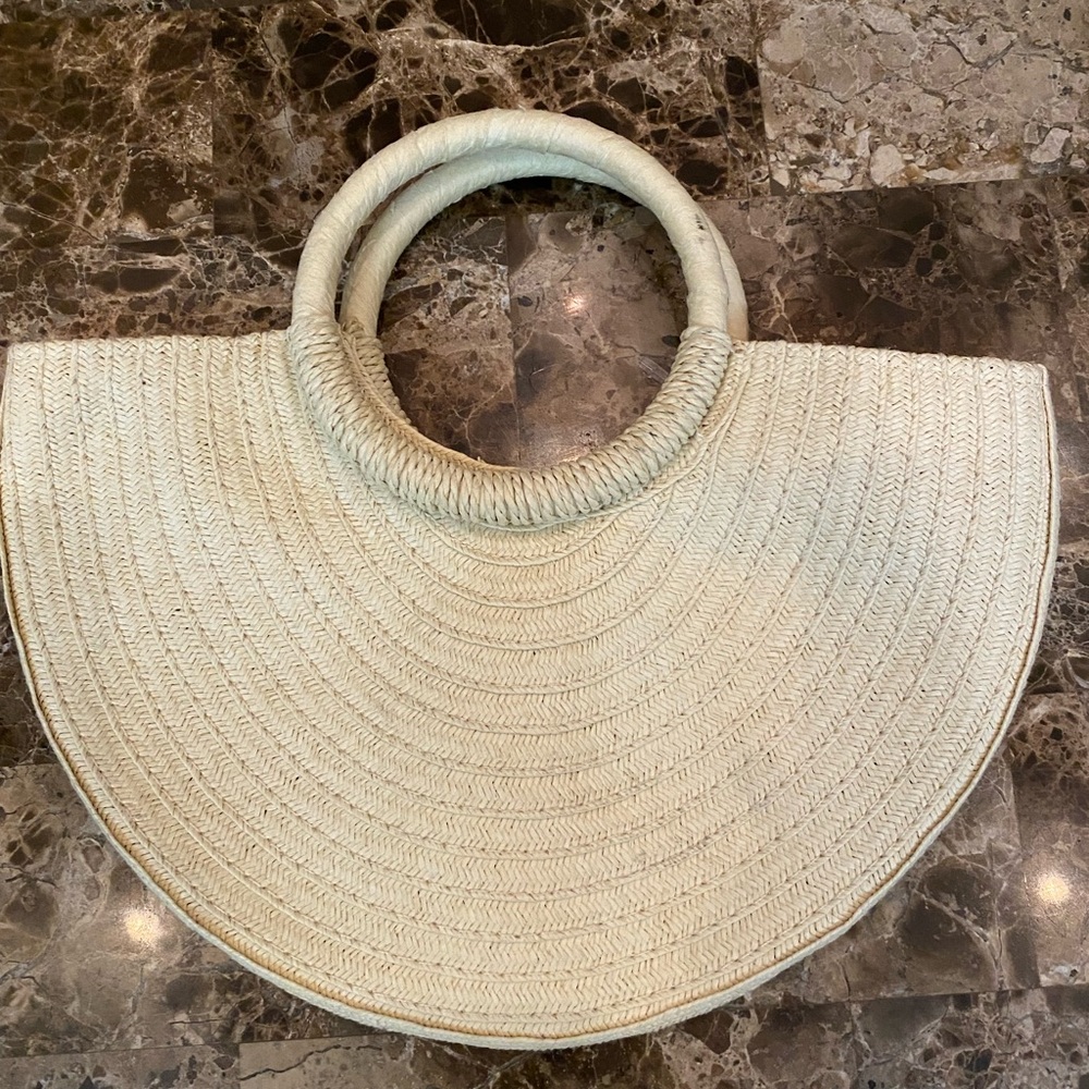 Elegant Cream Woven Handbag - Picture 4 of 5